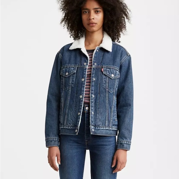 Levi's Jackets & Blazers - NWT LEVI’S EX-BOYFRIEND SHERPA TRUCKER JACKET | Size S